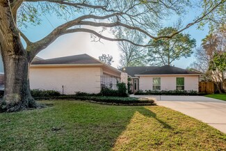 511 Lorie Ln, Seabrook, TX 77586
