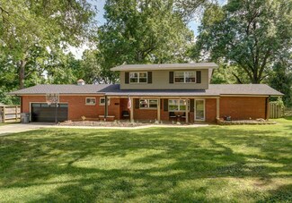 2904 E Lamonta Dr, Springfield, MO 65804