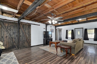 275 S Rhea St, Stotts City, MO 65756