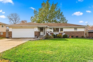 6909 N Patricia Ln, Peoria, IL 61614