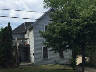 218 E Sheridan St, Petoskey, MI 49770