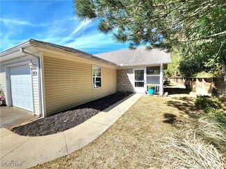 1136 Chatham Dr, Zanesville, OH 43701