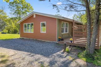 2 Mountain View Place N, New Paltz, NY 12561