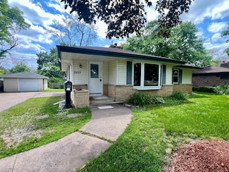 3213 Quarles Rd, Minneapolis, MN 55429