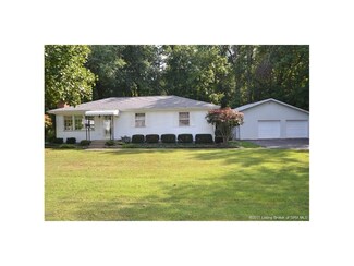 5991 E Isgrigg Place, Pekin, IN 47165