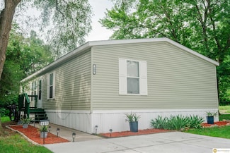 409 W Treehaven Dr, Lincoln, NE 68521