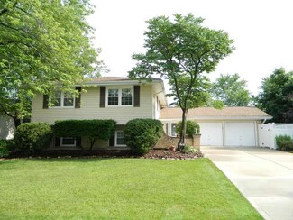 1420 Mayfield Ln, Hoffman Estates, IL 60169