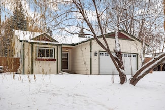 715 Liberty Heights Dr, Chaska, MN 55318