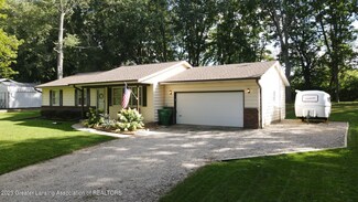 12331 Hillside Dr, Three Rivers, MI 49093