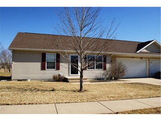 703 Dakota St, Anamosa, IA 52205