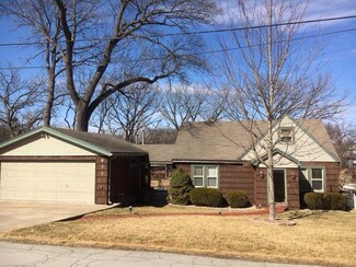 933 NW South Shore Dr, Kansas City, MO 64151