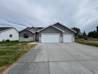 401 W Wind River Dr, Shelley, ID 83274