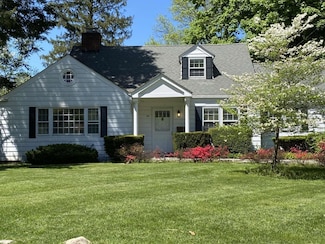 29 Amherst Ct, Huntington, NY 11743