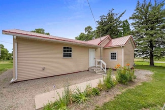 2805 Columbus St, Columbus City, IA 52737