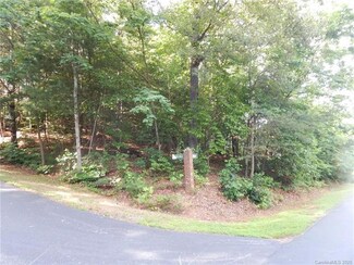 300 Shadecrest Ln, Mills River, NC 28759