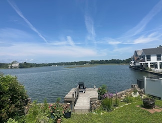205 Hillspoint Rd, Westport, CT 06880