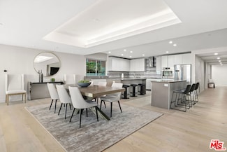2391 Roscomare Rd Unit 302, Los Angeles, CA 90077