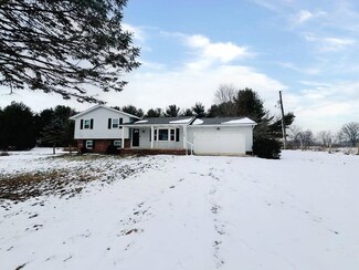 7454 Gale Rd SW, Pataskala, OH 43062