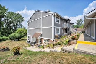 255 Portage Lakes Dr Unit E, Akron, OH 44319
