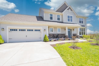 504 Fairwinds Ct, Mukwonago, WI 53149