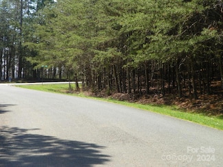 565 Whisper Lake Dr, Badin Lake, NC 28127