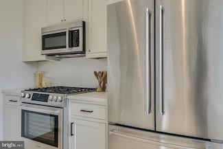 521 N Washington St Unit 201, Alexandria, VA 22314