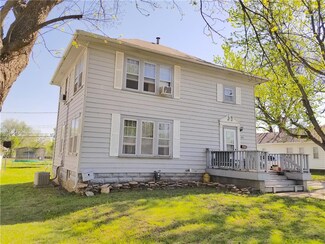 334 E 4th Ave, Garnett, KS 66032