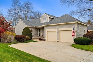 29 Pebble Beach Dr, Bedford, NH 03110