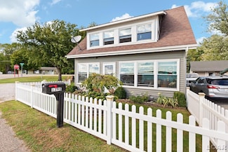 1398 Lake Shore Dr, Brooklyn, MI 49230