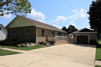 9704 Illinois St, Hebron, IL 60034