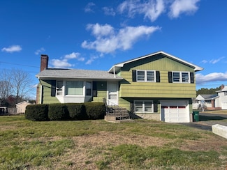 4 Meadow Dr, Waterford, CT 06385