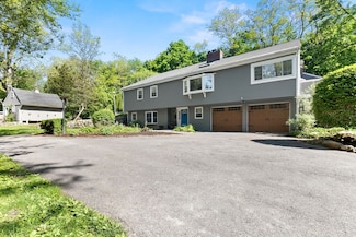 17 Topsfield Rd, Wenham, MA 01984