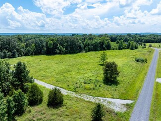 71 W Kinzer Ln, Searcy, AR 72413