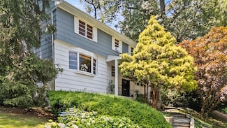 10 Rockledge Rd, Bronxville, NY 10708