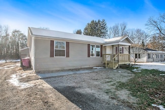 69330 Elkhart Rd, Edwardsburg, MI 49112