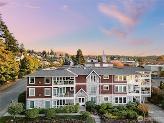 658 Glen St Unit 302, Edmonds, WA 98020