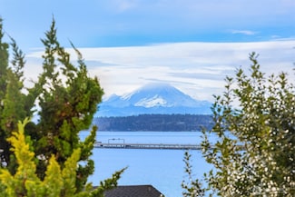 3665 50th Ave NE, Seattle, WA 98105
