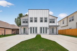 5027 Willow Glen Dr Unit A, Houston, TX 77033