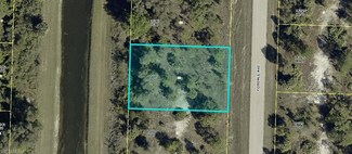 905 Foxdale Ave, Lehigh Acres, FL 33974