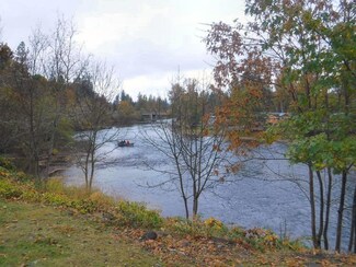 1090 Anglers Place, Shady Cove, OR 97539