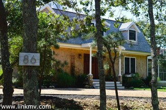 86 Capawock Rd, Vineyard Haven, MA 02568