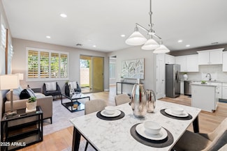 6 E Laurie Ln, Phoenix, AZ 85020