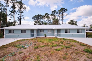 3825/3827 Hollycrest St, Fort Myers, FL 33905