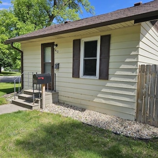 410 E 9th St, Morris, MN 56267