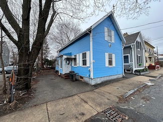 13 Estes St, Ipswich, MA 01938