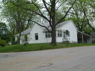 402 E 1st St, Mountain View, MO 65548
