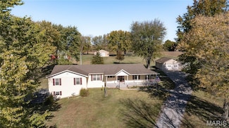 221 E Roosevelt Dr, Moro, IL 62067