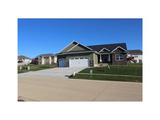 915 Goldenrod Dr, Fairfax, IA 52228