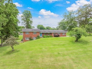 702 Circle Dr, Loudon, TN 37774