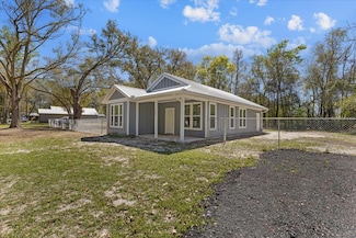 1108 SW 6th Ave, Trenton, FL 32693